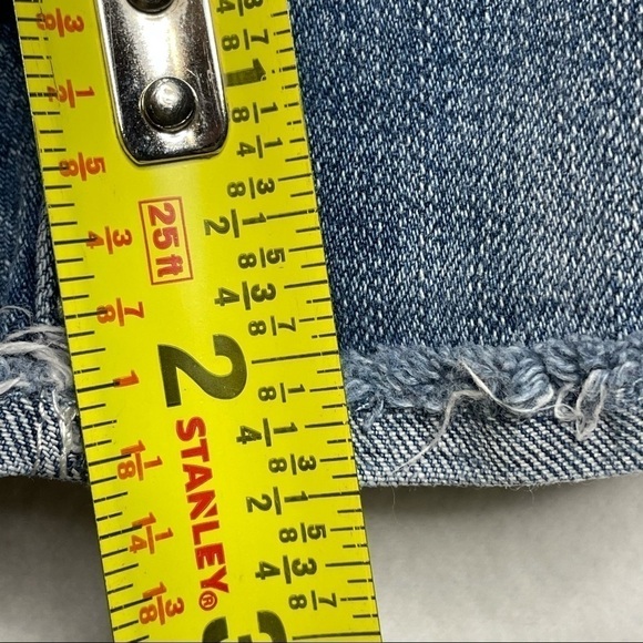 Decree Medium Wash Cut Off Distressed Ripped Jean Shorts Size 5 - Picture 3 of 8